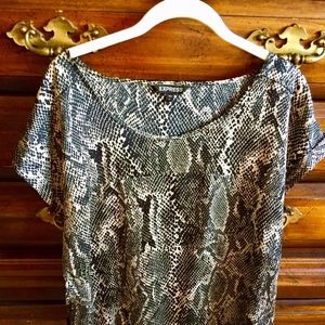 Express Tops - Black & White Print EXPRESS Blouse Express Tops - Black & White Print EXPRESS Blouse